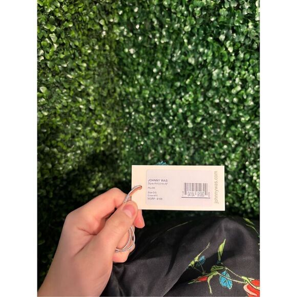 Johnny Was Floral Linen and Viscose Throw Pillow NWT $168 Retail - Picture 5 of 6